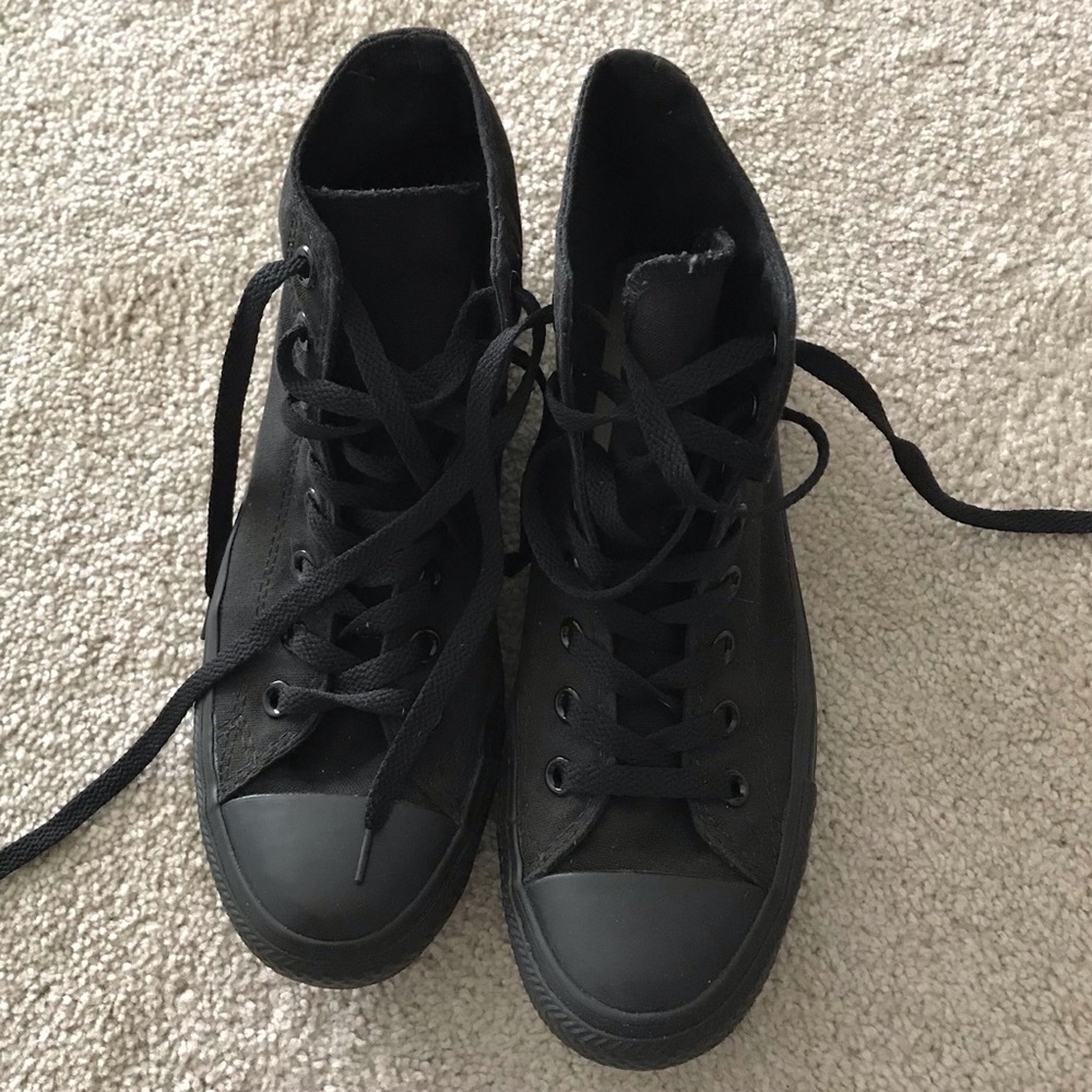 All black high top all star Converse